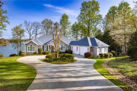 138 S Oak Pointe Dr, Seneca, SC 29672