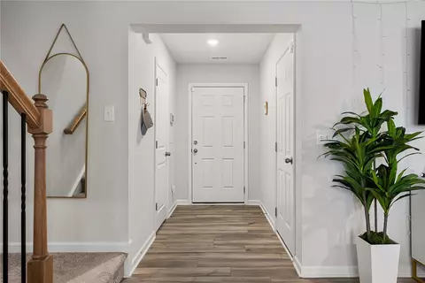 Entry Way - 561 Brasstown Ct, Pendleton, SC 29670 photo 2 of 9