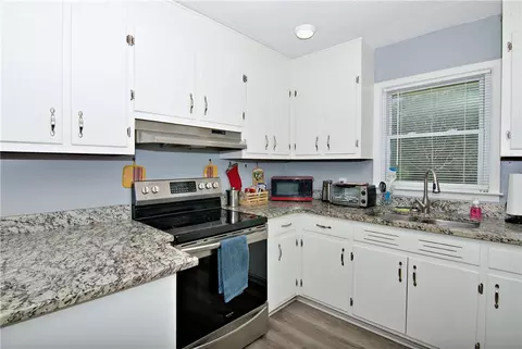 Kitchen - 1055 Skyline Dr, Toccoa, GA 30577 photo 3 of 4