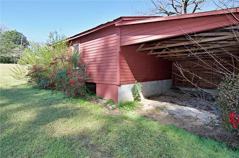 Exterior - 1055 Skyline Dr, Toccoa, GA 30577 photo 3 of 8