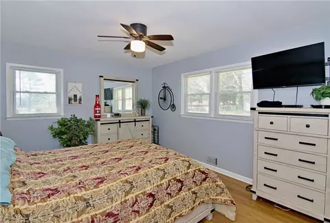 Bedroom - 1055 Skyline Dr, Toccoa, GA 30577 photo 1 of 4