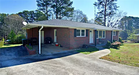 Exterior - 1055 Skyline Dr, Toccoa, GA 30577 photo 2 of 8