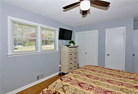 Bedroom - 1055 Skyline Dr, Toccoa, GA 30577 photo 2 of 4