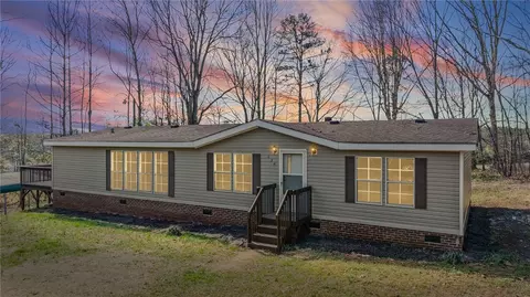 136 W Freedom Wood Dr, Liberty, SC 29657