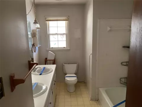Bath - 142 S Abbott Rd, Walhalla, SC 29691 photo 2 of 2