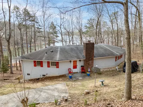 109 Indian Court Ct, Westminster, SC 29693