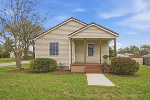 1000 Overbrook Dr, Seneca, SC 29678