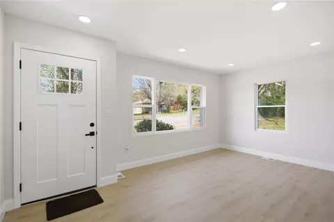 Living - 209 Pine St, Seneca, SC 29678 photo 1 of 3