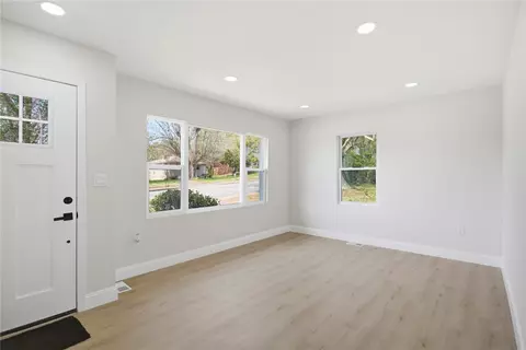 Living - 209 Pine St, Seneca, SC 29678 photo 2 of 3