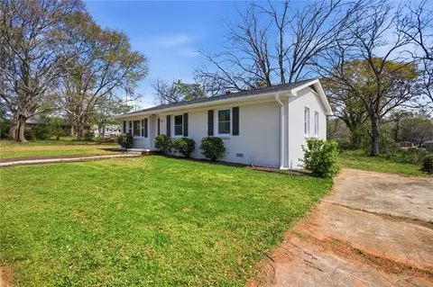 Exterior - 209 Pine St, Seneca, SC 29678 photo 2 of 4