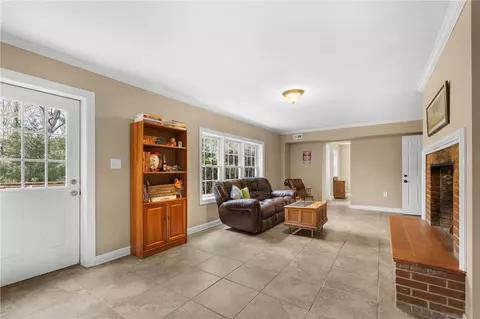 Living - 102 Cherokee Rd, Clemson, SC 29631 photo 5 of 8