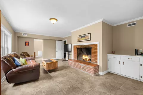 Living - 102 Cherokee Rd, Clemson, SC 29631 photo 6 of 8