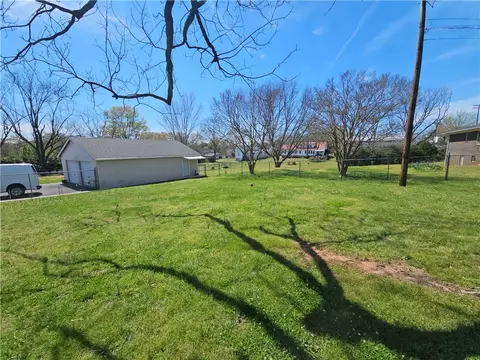 Exterior - 208 Pendelton St, Pickens, SC 29671 photo 5 of 9