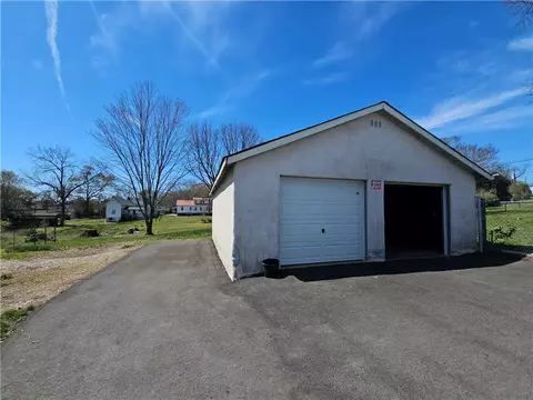 Exterior - 208 Pendelton St, Pickens, SC 29671 photo 8 of 9