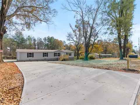 401 Mormon Church Rd, Seneca, SC 29678