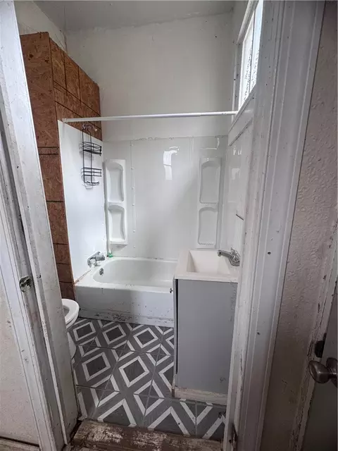 Bath - 32 Ames St, Seneca, SC 29678 photo 1 of 1