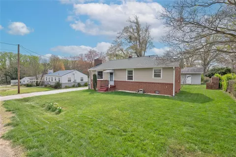 12 N Acres Dr, Greenville, SC 29609