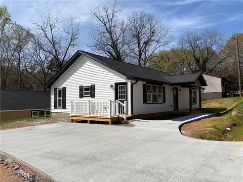 Exterior - 110 Ware St, Seneca, SC 29678 photo 6 of 7