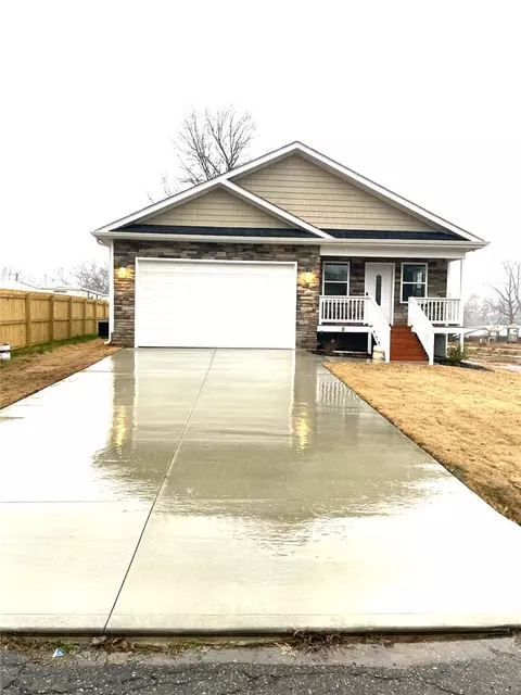 108 Longshore Dr, Belton, SC 29627