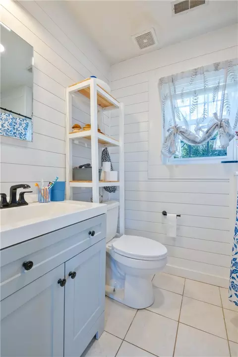 Bath - 302 Bryant St, Central, SC 29630 photo 1 of 1