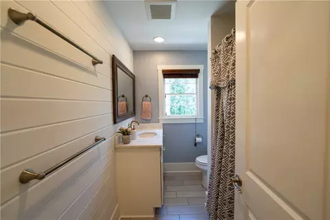 Bath - 102 Robin St, Clemson, SC 29631 photo 5 of 7