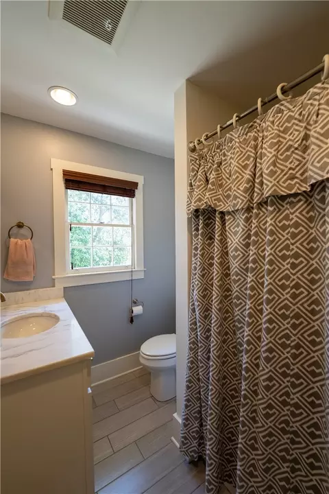 Bath - 102 Robin St, Clemson, SC 29631 photo 6 of 7