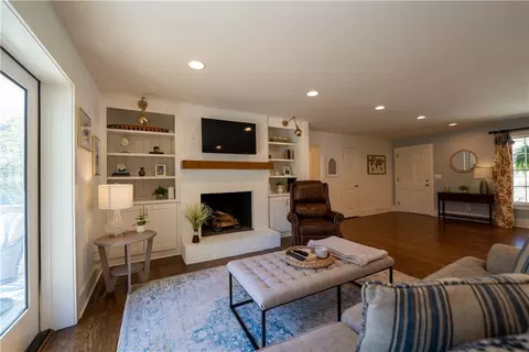 Living - 102 Robin St, Clemson, SC 29631 photo 2 of 2