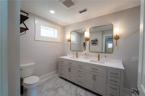 Bath - 102 Robin St, Clemson, SC 29631 photo 1 of 7