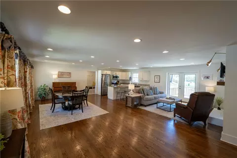Living - 102 Robin St, Clemson, SC 29631 photo 1 of 2