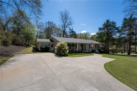 Exterior - 102 Robin St, Clemson, SC 29631 photo 2 of 8