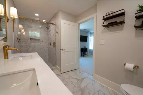Bath - 102 Robin St, Clemson, SC 29631 photo 3 of 7