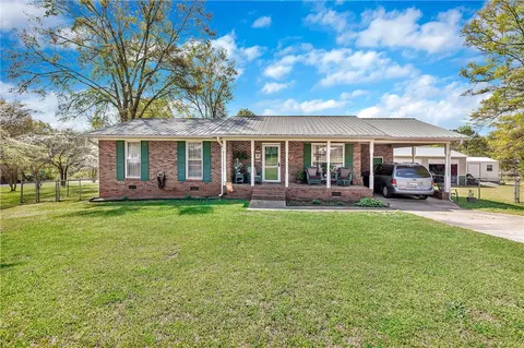 303 Meadow Dr, Seneca, SC 29678