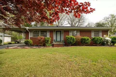 524 S Lovingood Ave, Walhalla, SC 29691
