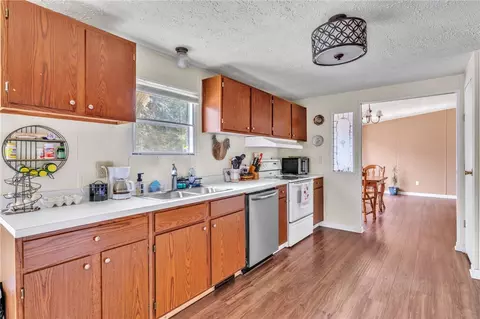 137 E Reedy Fork Rd, Seneca, SC 29678 photo 3