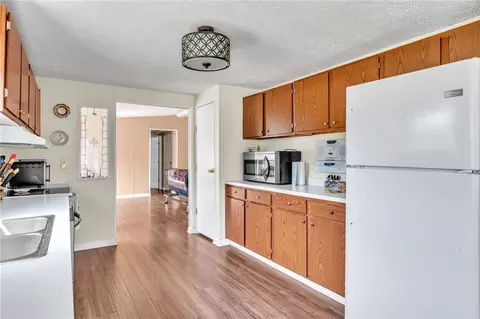 137 E Reedy Fork Rd, Seneca, SC 29678 photo 7