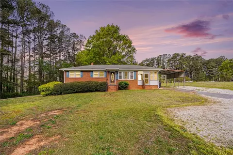 798 Coneross Creek Rd, Seneca, SC 29678