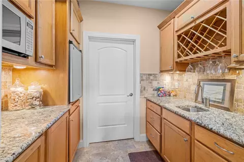 Kitchen - 729 Navigators Pointe Pointe, Seneca, SC 29672 photo 4 of 4