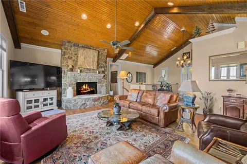Living - 729 Navigators Pointe Pointe, Seneca, SC 29672 photo 1 of 4