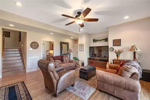 Living - 729 Navigators Pointe Pointe, Seneca, SC 29672 photo 3 of 4