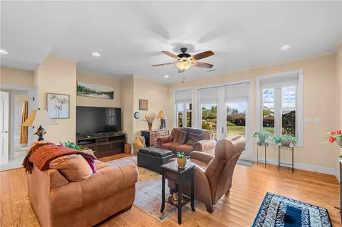 Living - 729 Navigators Pointe Pointe, Seneca, SC 29672 photo 4 of 4