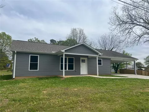 106 Simpson St, Westminster, SC 29693