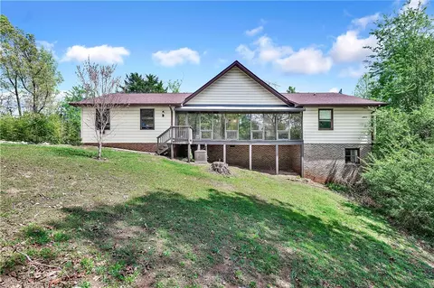 102 Rockingham Rd, Seneca, SC 29672