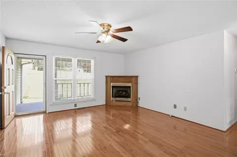 Living - 305 Wildwood Rd, Walhalla, SC 29691 photo 3 of 3