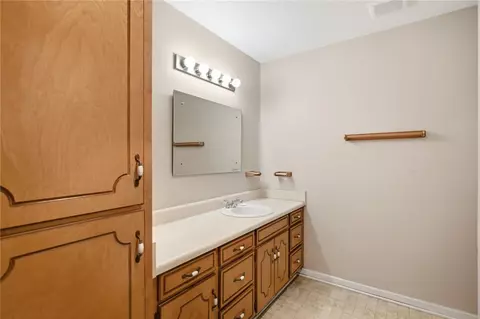 Bath - 305 Wildwood Rd, Walhalla, SC 29691 photo 2 of 4