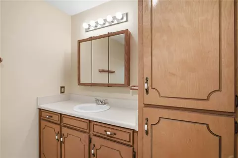 Bath - 305 Wildwood Rd, Walhalla, SC 29691 photo 4 of 4