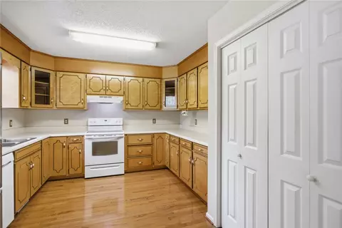 Kitchen - 305 Wildwood Rd, Walhalla, SC 29691 photo 2 of 2