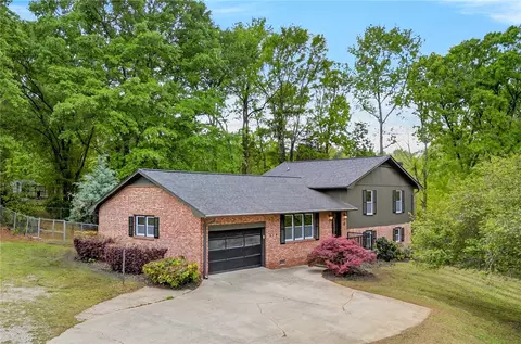 210 Edgewood Cir, Woodruff, SC 29388
