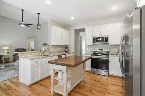 Kitchen - 105 Winterbrook Cir, Seneca, SC 29678 photo 6 of 6