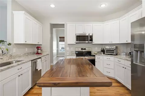 Kitchen - 105 Winterbrook Cir, Seneca, SC 29678 photo 4 of 6