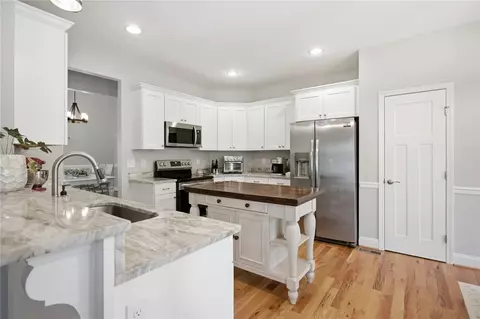 Kitchen - 105 Winterbrook Cir, Seneca, SC 29678 photo 3 of 6